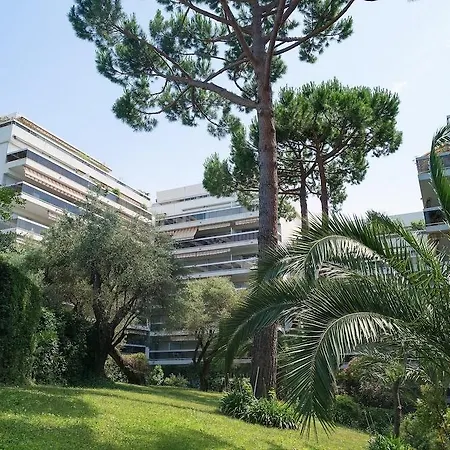 Résidence Pierre&vacances La Rostagne Appart hôtel Juan-les-Pins