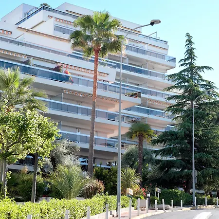 レジデンス　ピエール ＆ バカンス　ラ　ロスターギュ 3* ジュアン・レ・パン