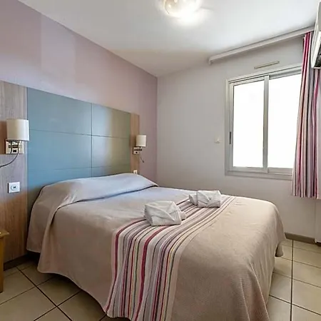 מלון דירות Pierre & La Rostagne 3*